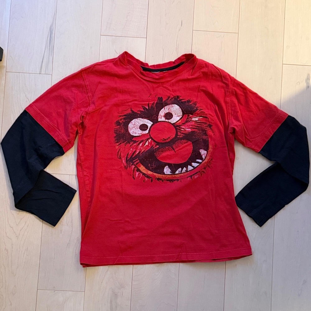 Red and Black “Animal” from The Muppets Large Kids Shirt with Graphic Design